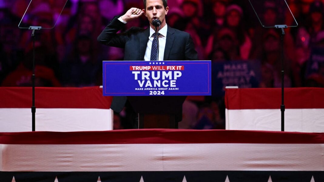 Trump-supporting comedian opens rally by calling Puerto Rico a ‘floating pile of garbage’