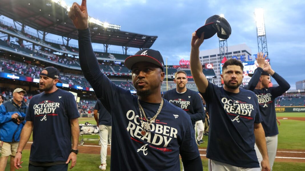 Atlanta Braves and New York Mets players celebrate clinching playoff spots together