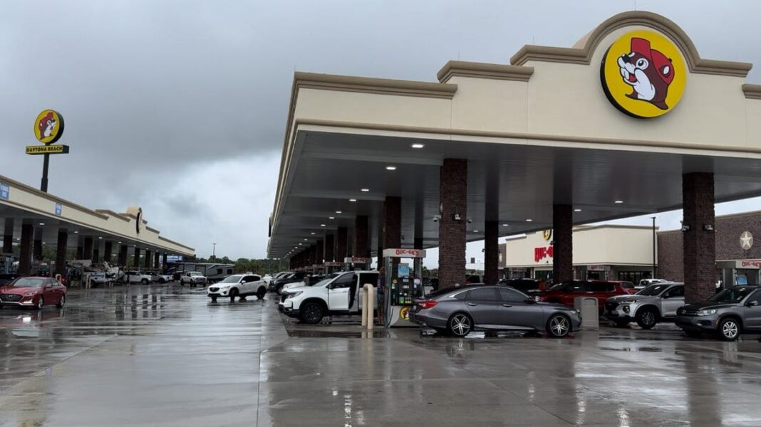 3 out of every 5 gas stations in Tampa are out of fuel as Hurricane Milton approaches