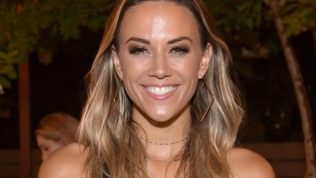 Jana Kramer says she removed video of daughter because of online ‘sickos’