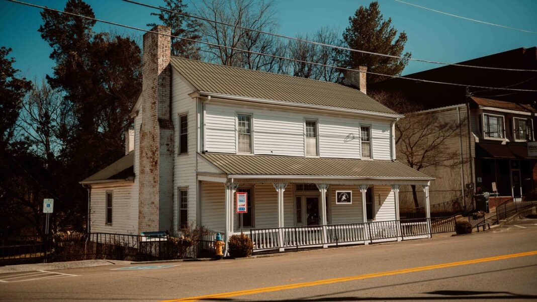 How The Unkind Raven bookstore gave new life to a Tennessee house built in 1845