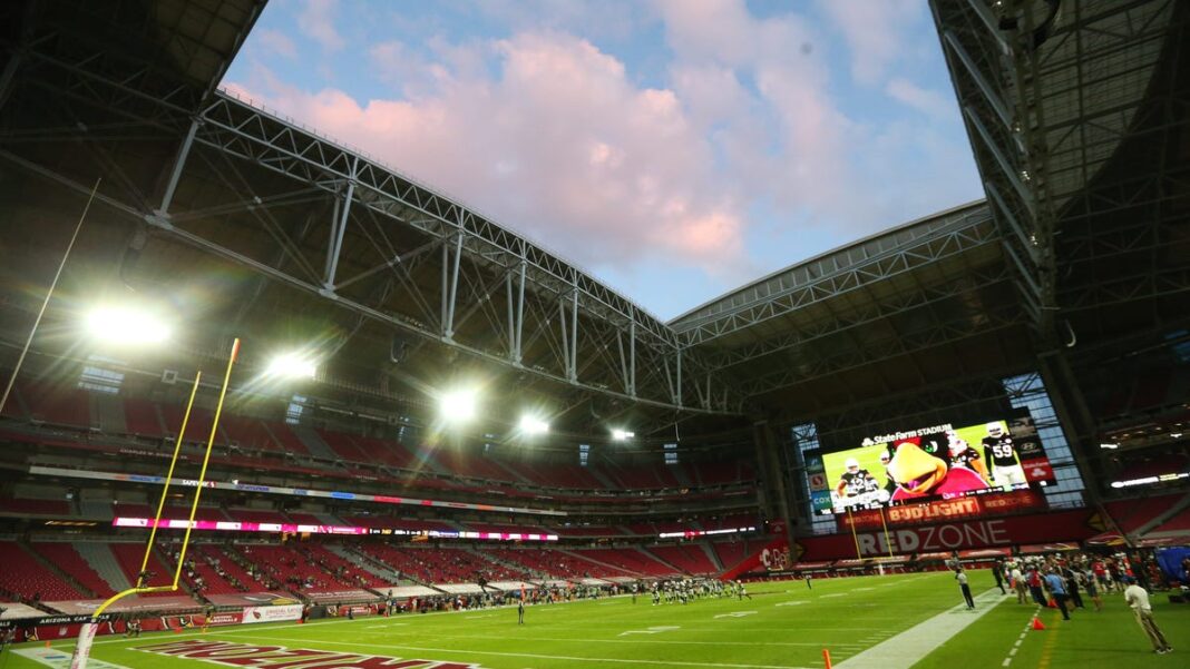 Cardinals rush to close State Farm Stadium roof after unexpected hail in second quarter