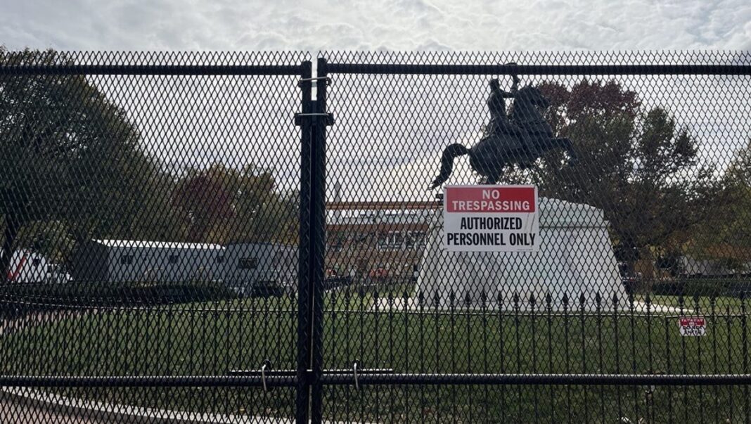 Fence around While House signals unease for visitors and voters