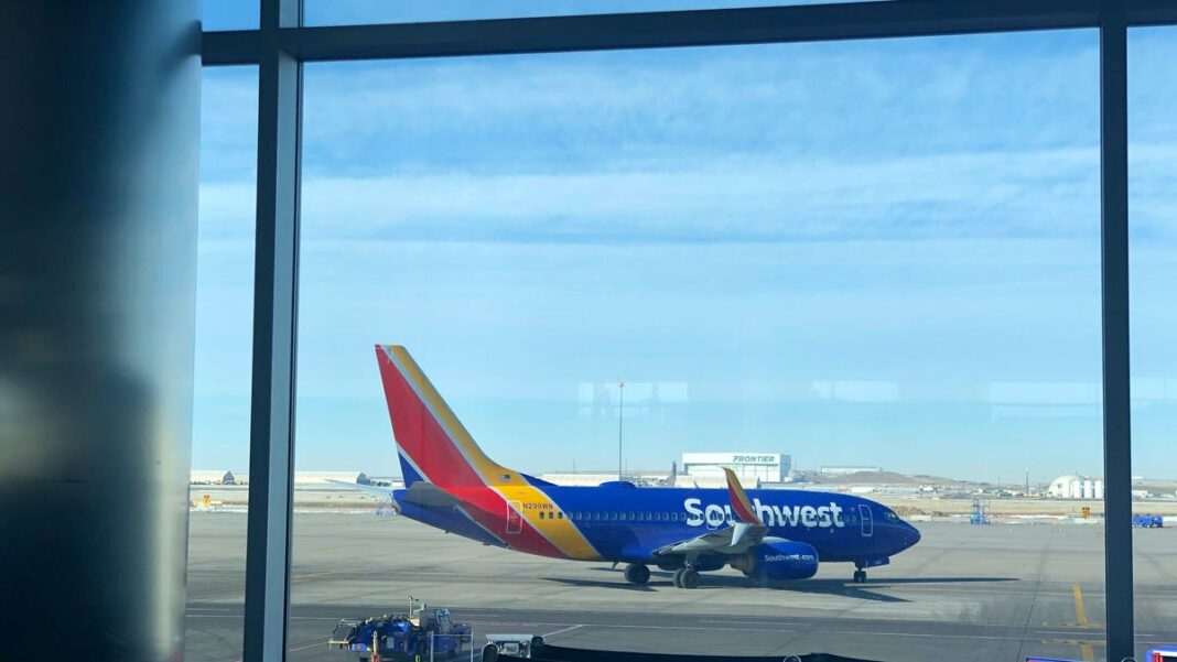 Cellphone battery catches fire, causes Southwest flight in Denver to evacuate; 2 injured