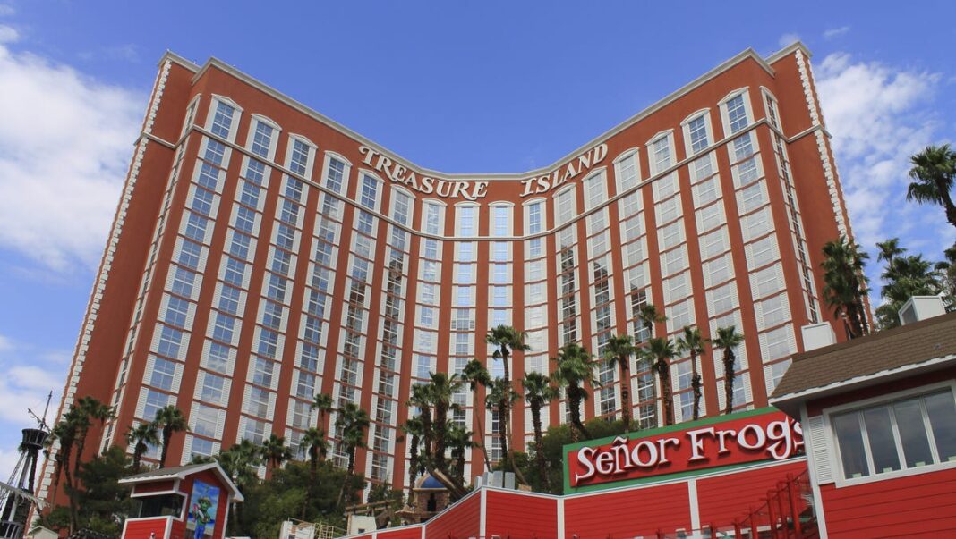 Where can I park for free in Las Vegas? Which hotels still offer it on and off the Strip