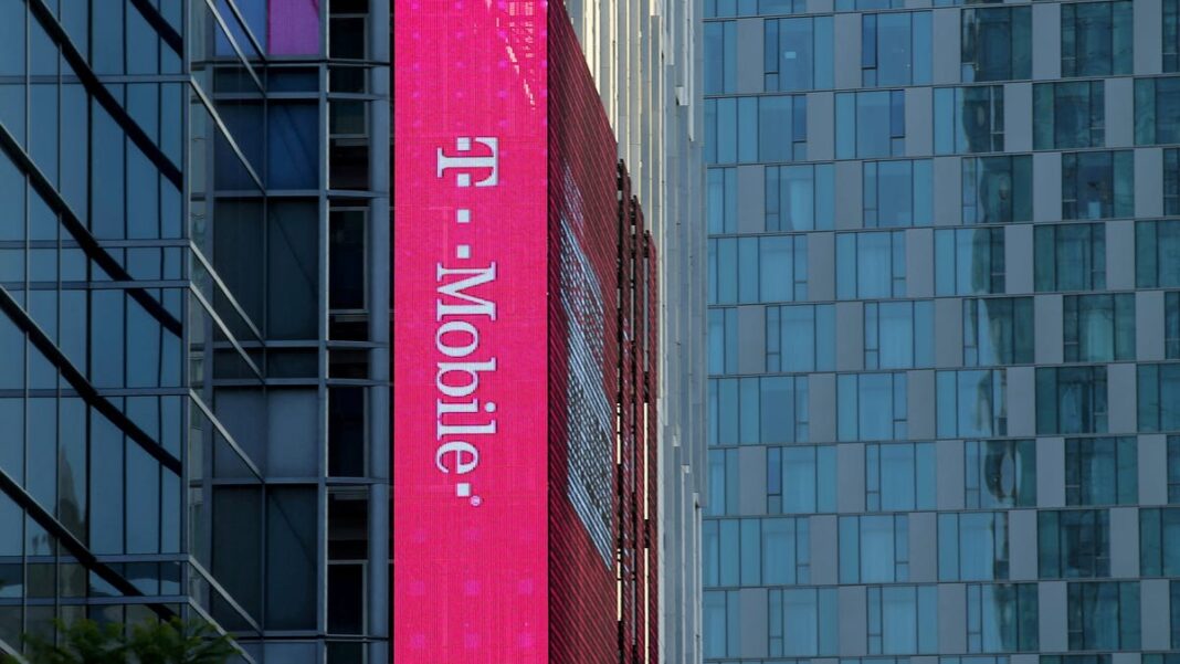 T-Mobile says issues resolved after thousands of users report outage Tuesday afternoon