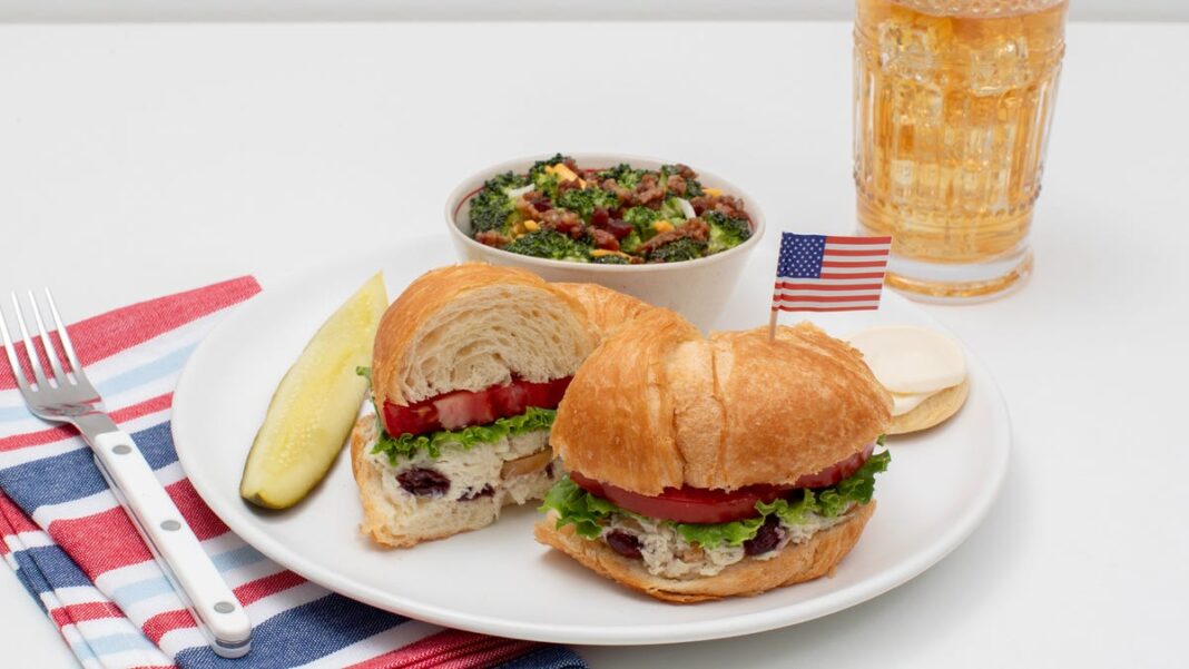 Veterans Day restaurant deals 2024: More than 80 discounts, including free meals