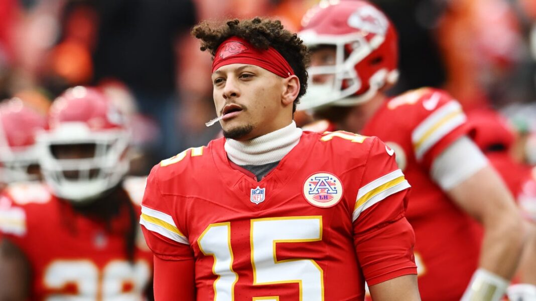 Will Patrick Mahomes sit after ankle injury? NFL world weighs in on what Chiefs should do