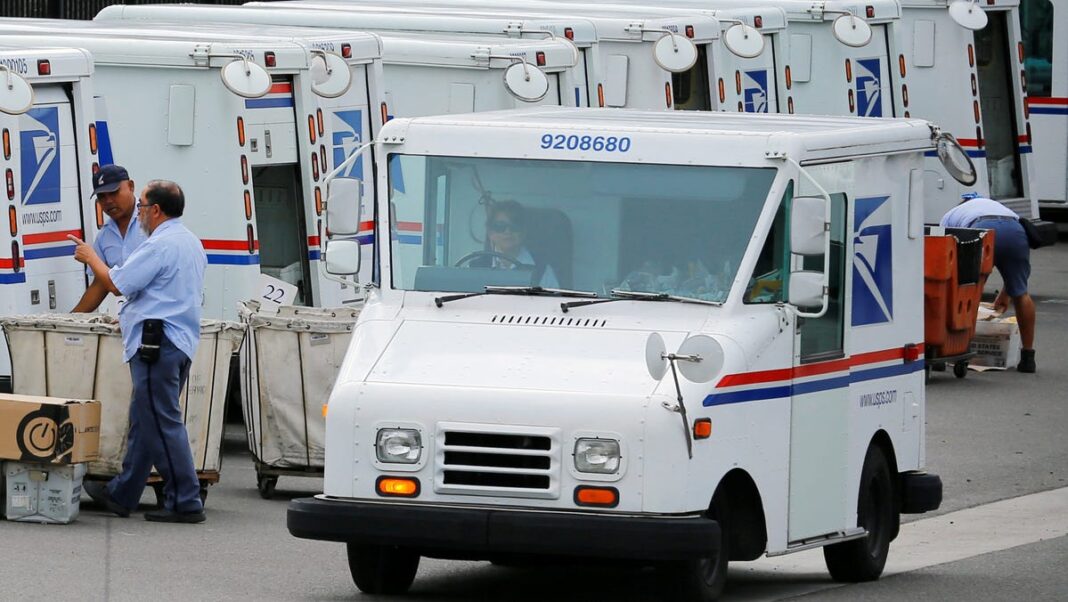 Are banks, post offices, UPS and FedEx open on Christmas Eve 2024? Will mail be delivered?