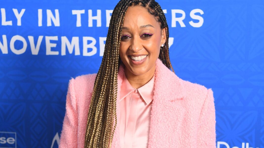 Tia Mowry, Hoda Kotb, more celebs celebrate Christmas, holiday season