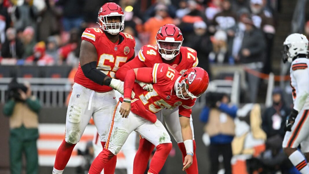 32 things we learned in NFL Week 15: Patrick Mahomes’ injury casts pall