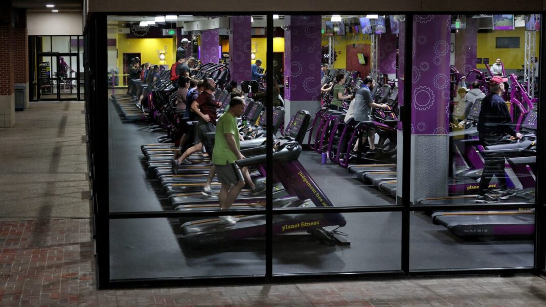 Which gyms are open on Christmas Eve this year? Details on Planet Fitness, Gold’s Gym, more