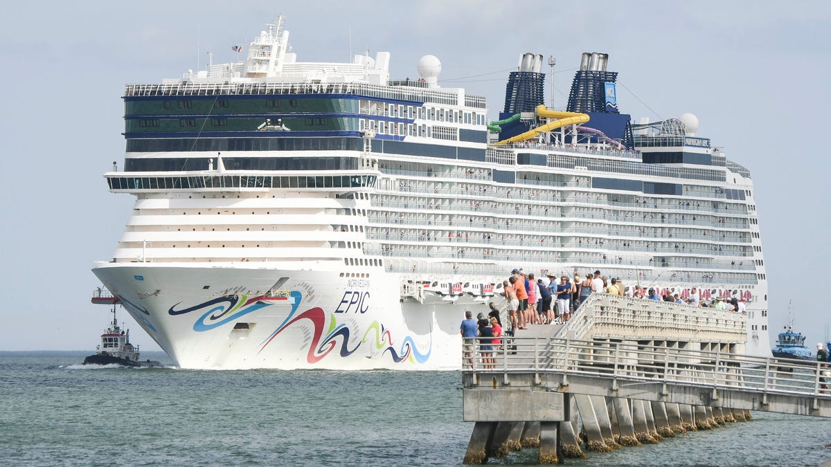 Man goes overboard on Norwegian Cruise Line ship headed for Bahamas; search called off