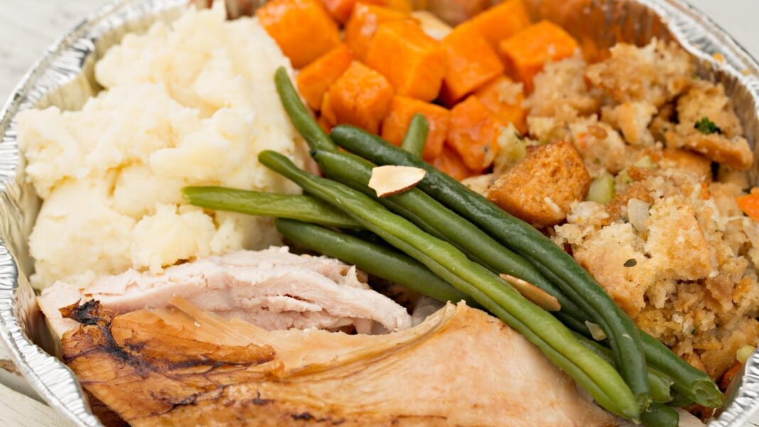 When should you stop eating Thanksgiving leftovers? Here’s what to know.