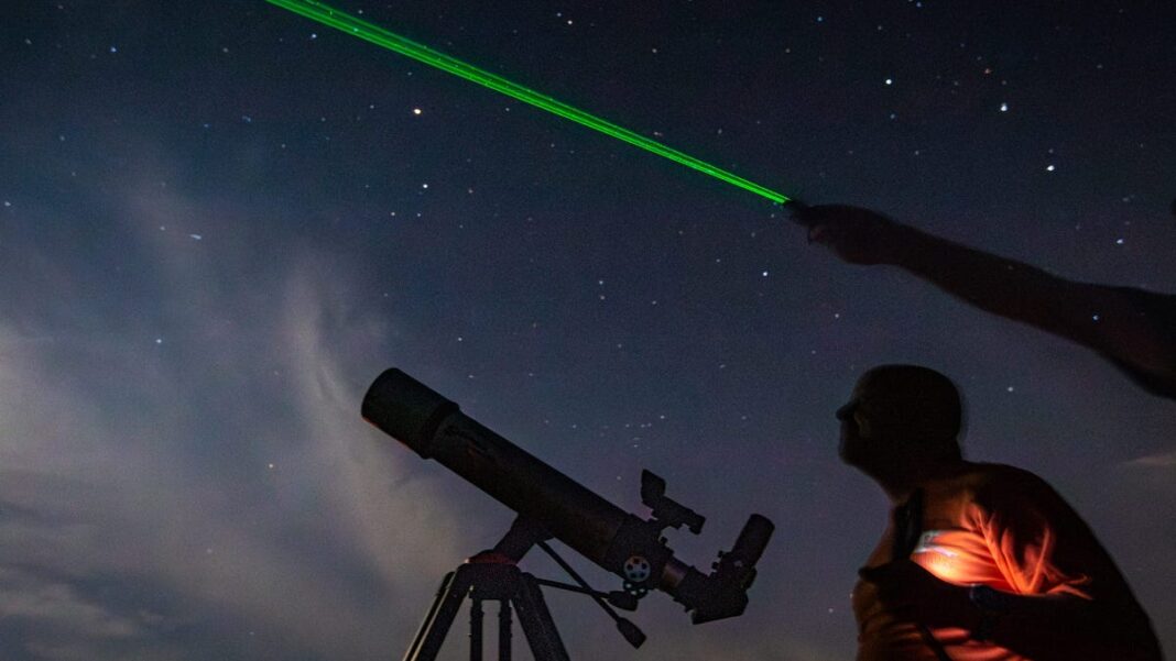 FAA: You could go to jail if you aim a laser pointer at a plane