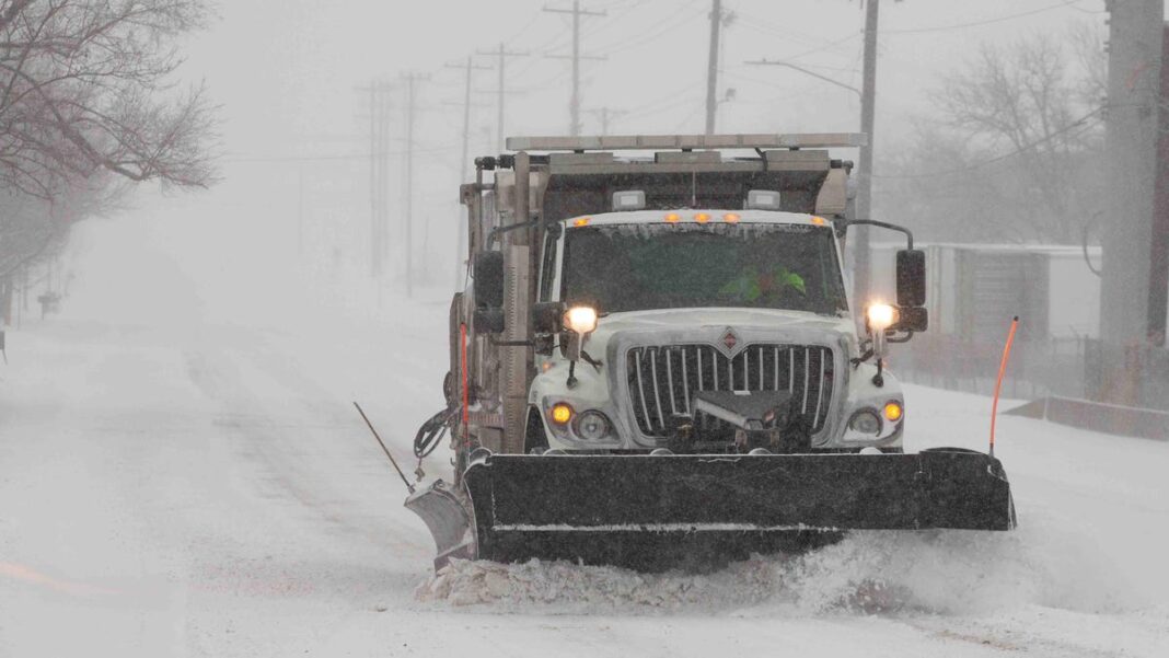 Winter storm warnings abound as snow, sleet could hit Dallas