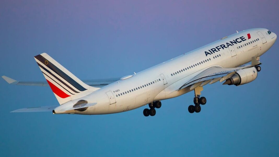 Passenger dies on Air France flight from Paris to Boston; police investigating