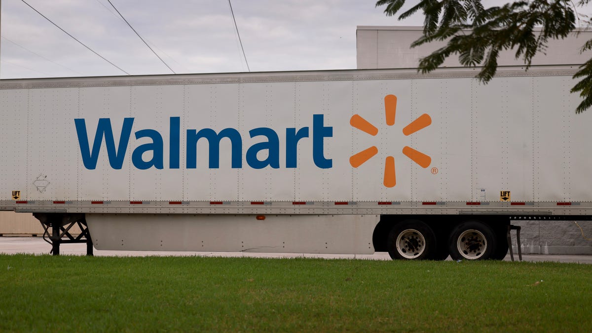 Is Walmart open or closed on New Year’s Day 2025? Store hours, what to know